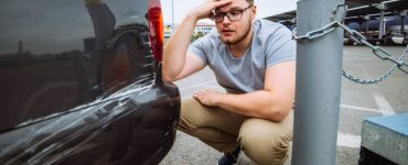 Rayure profonde sur une voiture